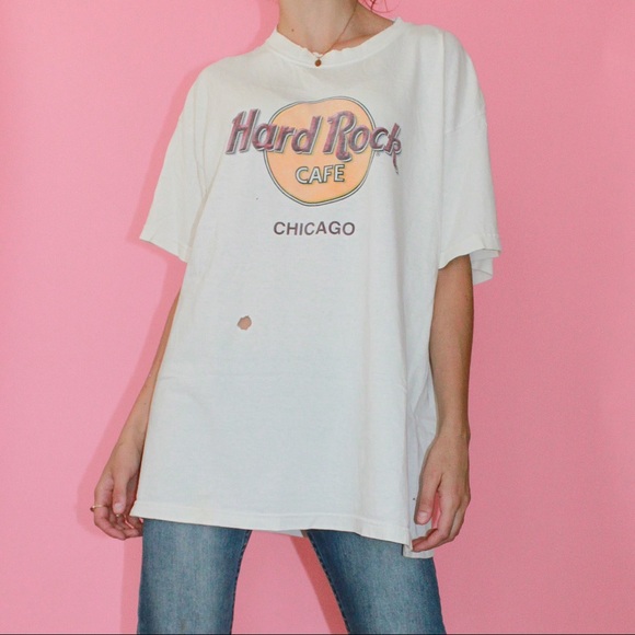VINTAGE Hard Rock Cafe Chicago White Thrashed Tee - Picture 1 of 11